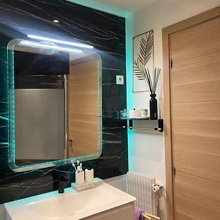Albar Rooftop Eiffel Paris Porte De Versailles 3*