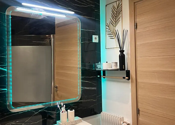 Albar Rooftop Eiffel Paris Porte De Versailles 3*